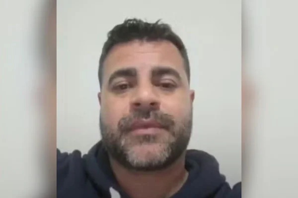 Fotografia colorida de Fernando Henrique Guerrero, homem que atuou como falso médico na Santa Casa de Misericórdia de Sorocaba, no interior de SP. - Metrópoles