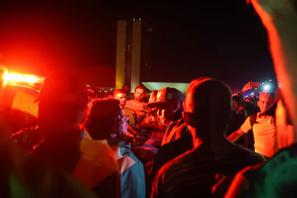 Esplanada teve acampamento e tentativa de chegar ao STF durante a madrugada