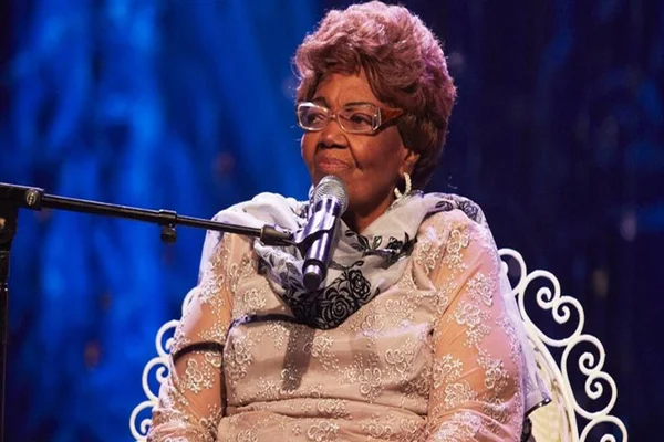 Cantores e artistas prestam homenagem à Dona Ivone Lara