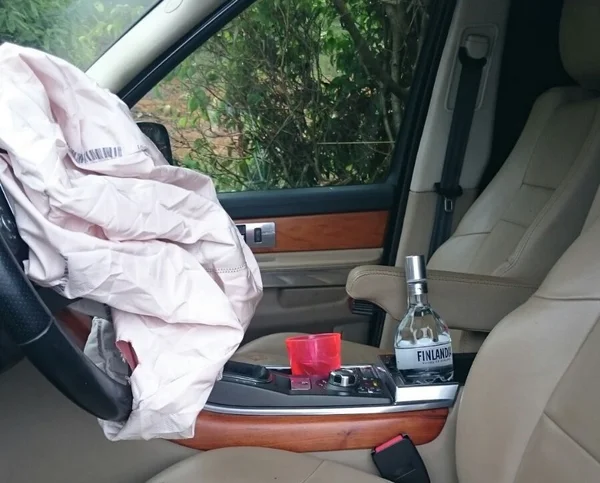 Pai é flagrado bebendo e usando drogas em motel com filha de 14 anos