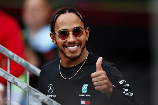 Hamilton demonstra “fome de título” e lidera treino livre nos EUA