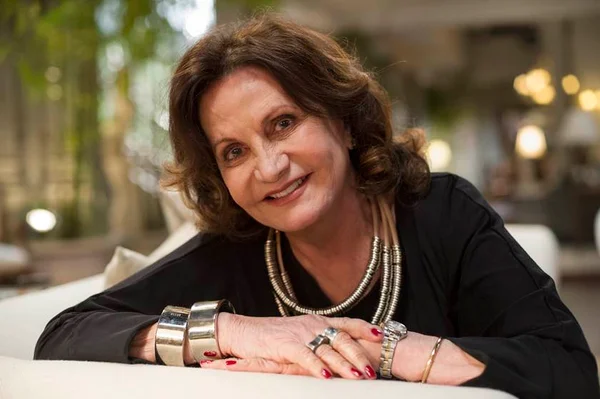 Em forma aos 80 anos, Rosamaria Murtinho posta foto de biquíni