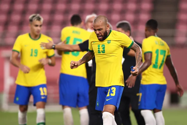 Nos pênaltis, Brasil derrota o México e vai à final do futebol