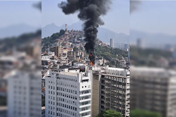 Prédio pegando fogo