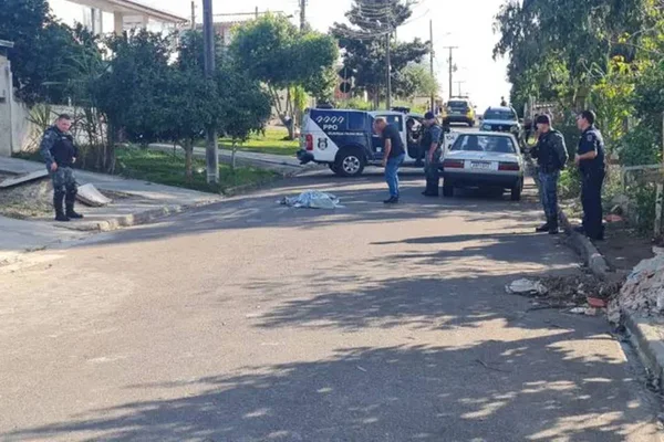 Imagem mostra local em que casal foi morto a tiros na frente da filha de cinco anos - Metrópoles
