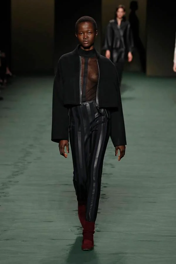 A Hermès usou a transparência com muita sofisticação A Hermès usou a transparência com muita sofisticação