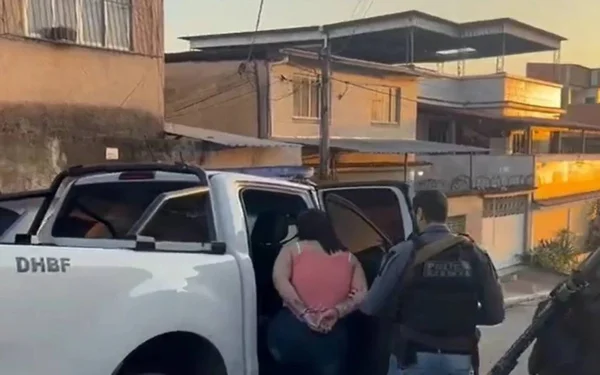 imagem colorida mulher suspeita matar vizinho para roubar bens é presa rj