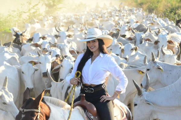 Ex-A Grande Conquista Poliana Roberta sofre acidente com cavalo