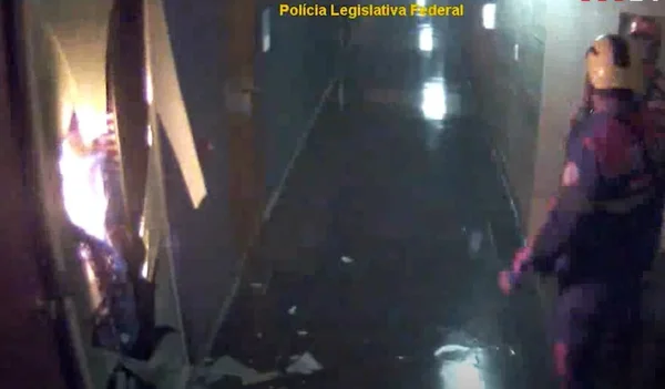 Terroristas tentaram incendiar a Câmara dos Deputados; veja vídeo