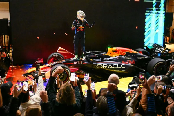 GP do Catar: Verstappen vence 63ª corrida em prova marcada pelo caos