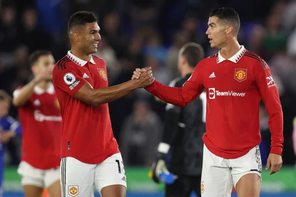Imagem colorida de Casemiro e Cristiano Ronaldo - Metrópoles