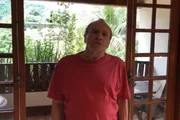 Ele tem 91 anos e apresentou o resultado de seus procedimentos faciais ao vivo na televisão Ele tem 91 anos e apresentou o resultado de seus procedimentos faciais ao vivo na televisão