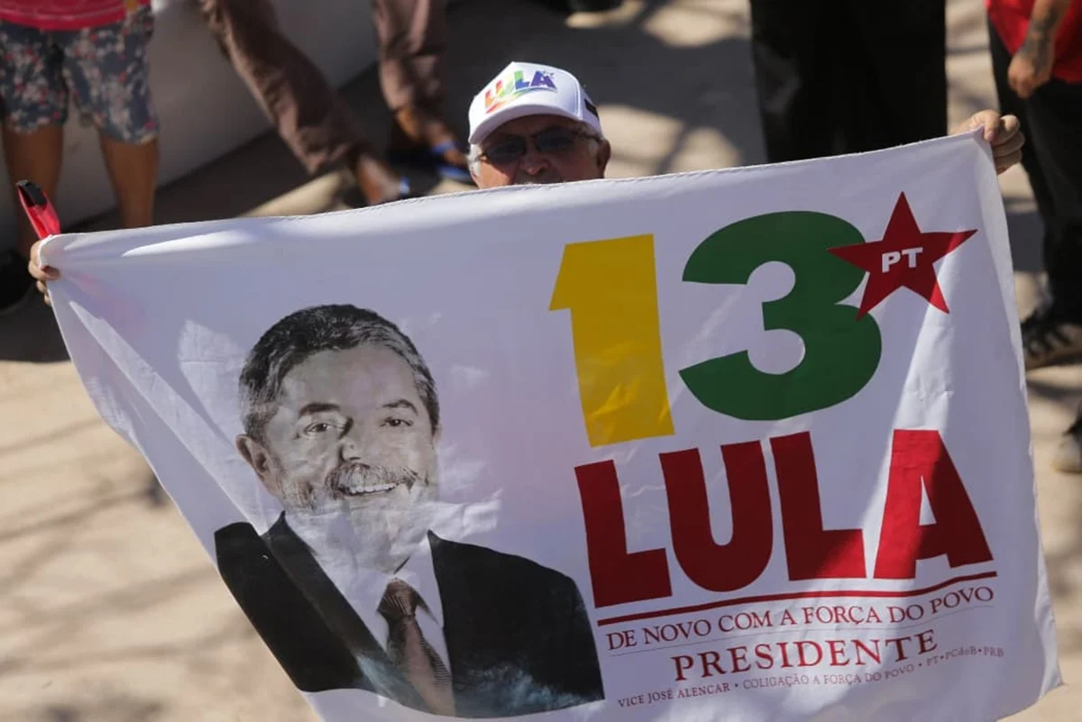 Lula e Grass estarão no trio elétrico fazendo o trajeto por Ceilândia Lula e Grass estarão no trio elétrico fazendo o trajeto por Ceilândia