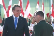 Bolsonaro e seu ajudante de ordens à época do governo Bolsonaro e seu ajudante de ordens à época do governo