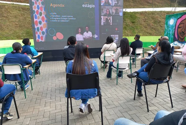 Carrefour vai bancar até 80% da faculdade de estagiários negros