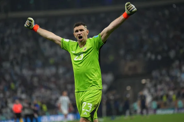 Bayern de Munique deseja contratar goleiro argentino Dibu Martínez