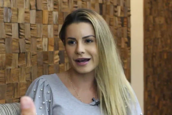 Aricia Silva bate boca com seguidores após entrevista para a coluna