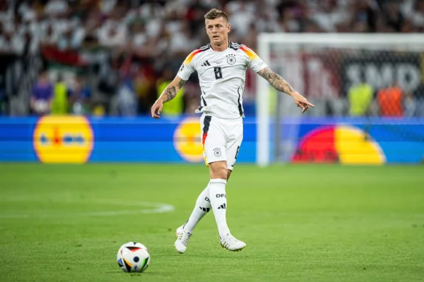 Foto colorida de Toni Kroos, meia da Alemanha - Metrópoles