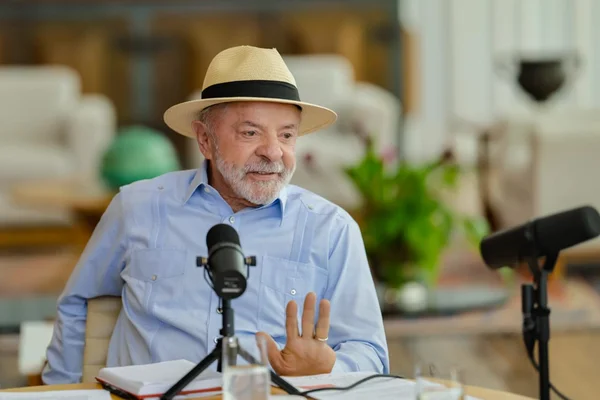Presidente Lula concede entrevista a podcast no Palácio da Alvorada