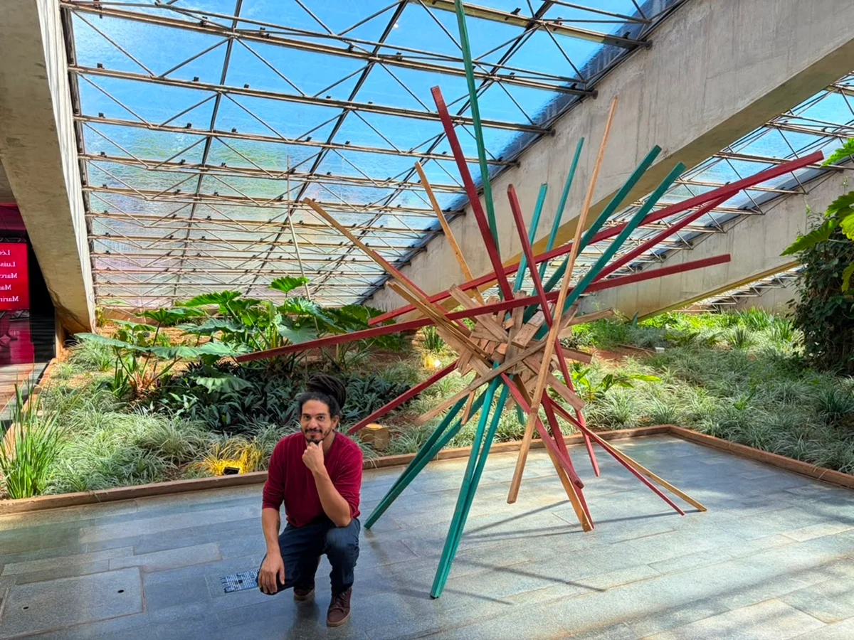 O artista visual Marcos Antony é um dos destaques na mostra Constelações Contemporâneas da Cena Artística de Brasília, em cartaz no Teatro Nacional Claudio Santoro O artista visual Marcos Antony é um dos destaques na mostra Constelações Contemporâneas da Cena Artística de Brasília, em cartaz no Teatro Nacional Claudio Santoro