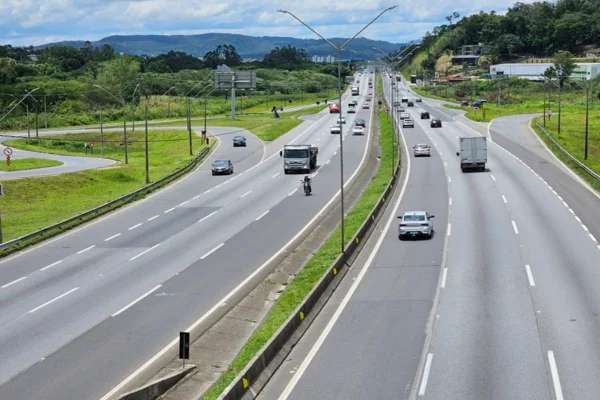 Imagem da rodovia Fernão Dias (BR-381) - Metrópoles