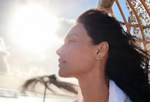 Débora Nascimento ressurge no Instagram após separação