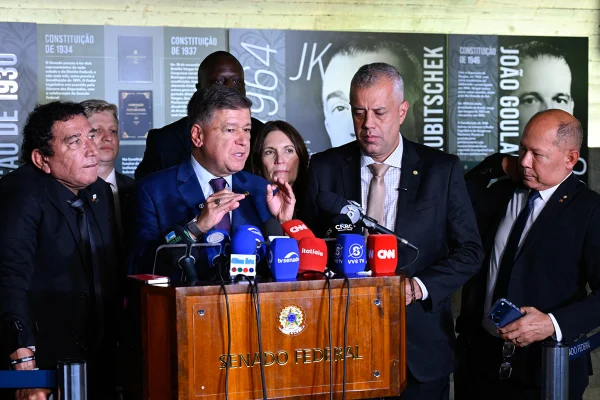 Viana chama de “blindagem” a rejeição do relatório final da CPMI do INSS