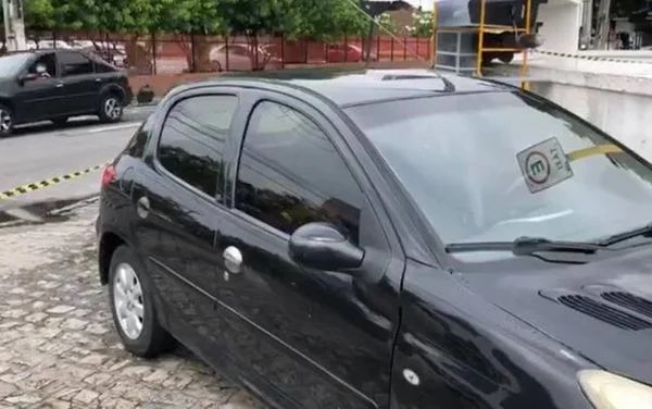 Homem é encontrado morto dentro de veículo em frente a hospital