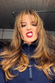 Larissa Manoela aposta em novo visual e adere à franja Larissa Manoela aposta em novo visual e adere à franja