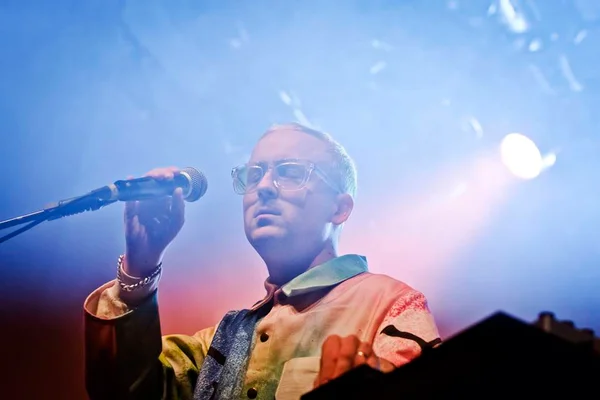 Crítica: Hot Chip vem cheio de positividade em A Bath Full of Ecstasy
