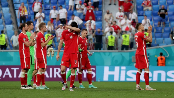 Craques isolados: assim como Lewa, veja outros que “sofrem” em seleções