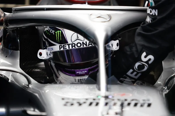 É um carro ou um avião? Novo volante da Mercedes impressiona F1