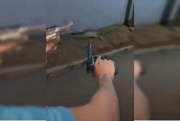 “É o crime”: criminosos ostentam armas nas redes e filmam tiros na rua