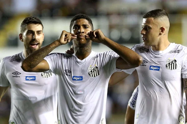 Com dois de Raniel, Santos bate a Inter de Limeira
