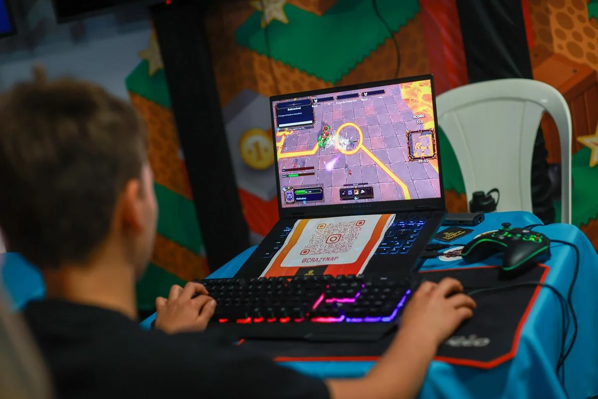 O espaço reúne criadores e profissionais da cena independente para apresentar projetos, compartilhar experiências e destacar a produção autoral de games O espaço reúne criadores e profissionais da cena independente para apresentar projetos, compartilhar experiências e destacar a produção autoral de games