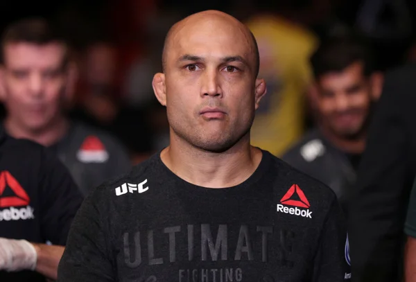 Ex-campeão do UFC é acusado de agressão e vai preso pela 6ª vez no ano