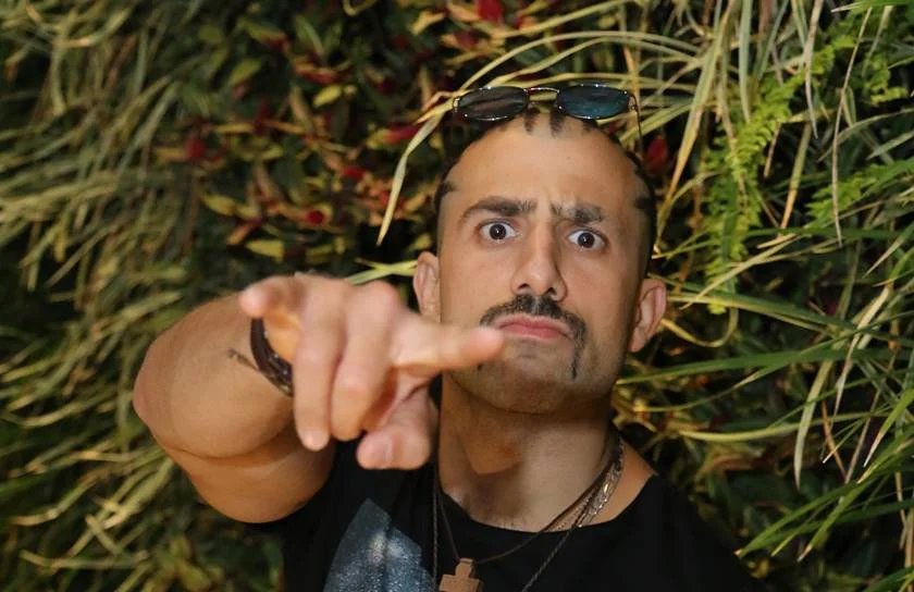 Fauze já havia aparecido no capítulo anterior, mas não teve falas, nem cenas de ação Fauze já havia aparecido no capítulo anterior, mas não teve falas, nem cenas de ação
