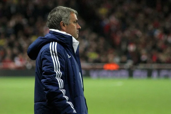 Mourinho não resiste aos maus resultados e deixa o Chelsea
