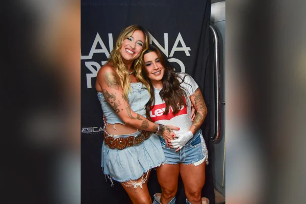 "USO RESTRITO ATÉ O DIA 28/02/2026" Imagem colorida mostra Lauana Prado e a namorada Tati Dias - Metrópoles