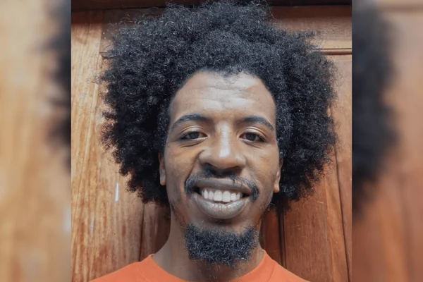 Imagem colorida de um homem negro, que foi baleado e morto por um segurança de supermercado - Metrópoles