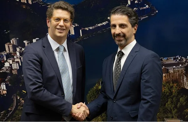 O ex-ministro Ricardo Salles e seu sucessor no Ministério do Meio Ambiente, Joaquim Álvaro Pereira Leite