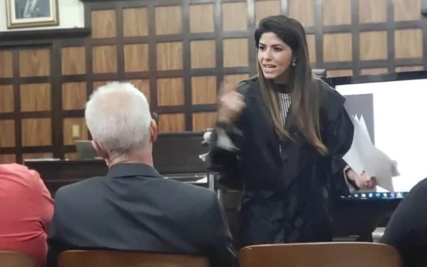 Promotor diz que advogada rebolou para júri