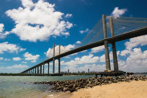 Voluntários se revezam e evitam 45 suicídios em ponte de Natal (RN)