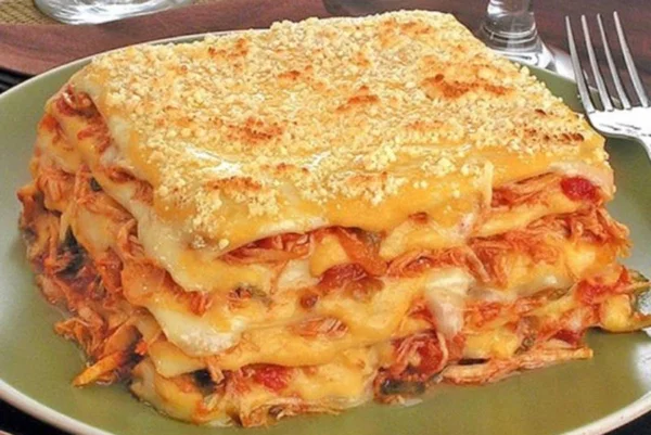 lasanha de frango rose