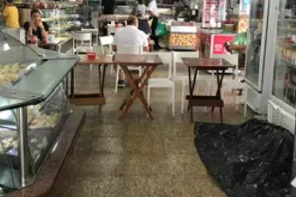 Morador de rua morre em padaria no Rio