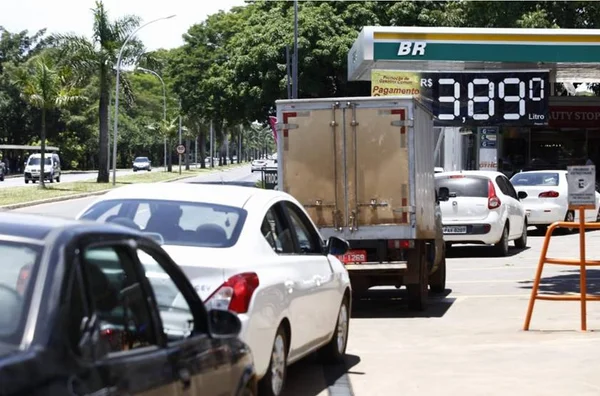 Após aumento, veja onde encontrar gasolina abaixo de R$ 4 no DF