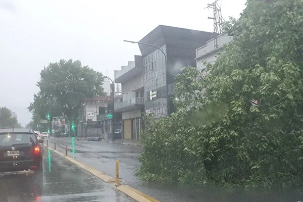 imagems colorida da tempestade que atingiu Buenos Aires em dezembro de 2023