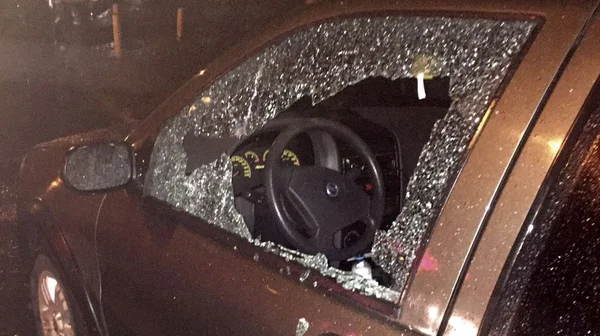 Bandidos atiram e tentam roubar carro de mulher que estava em barraca de cachorro-quente na 213 Sul