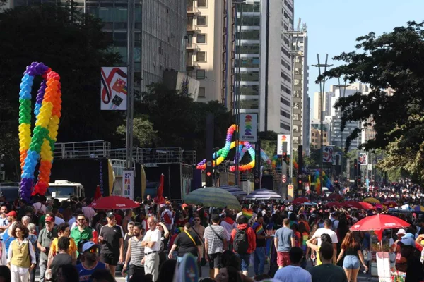 27ª Parada do Orgulho LGBT+ de São Paulo na Avenida Paulista