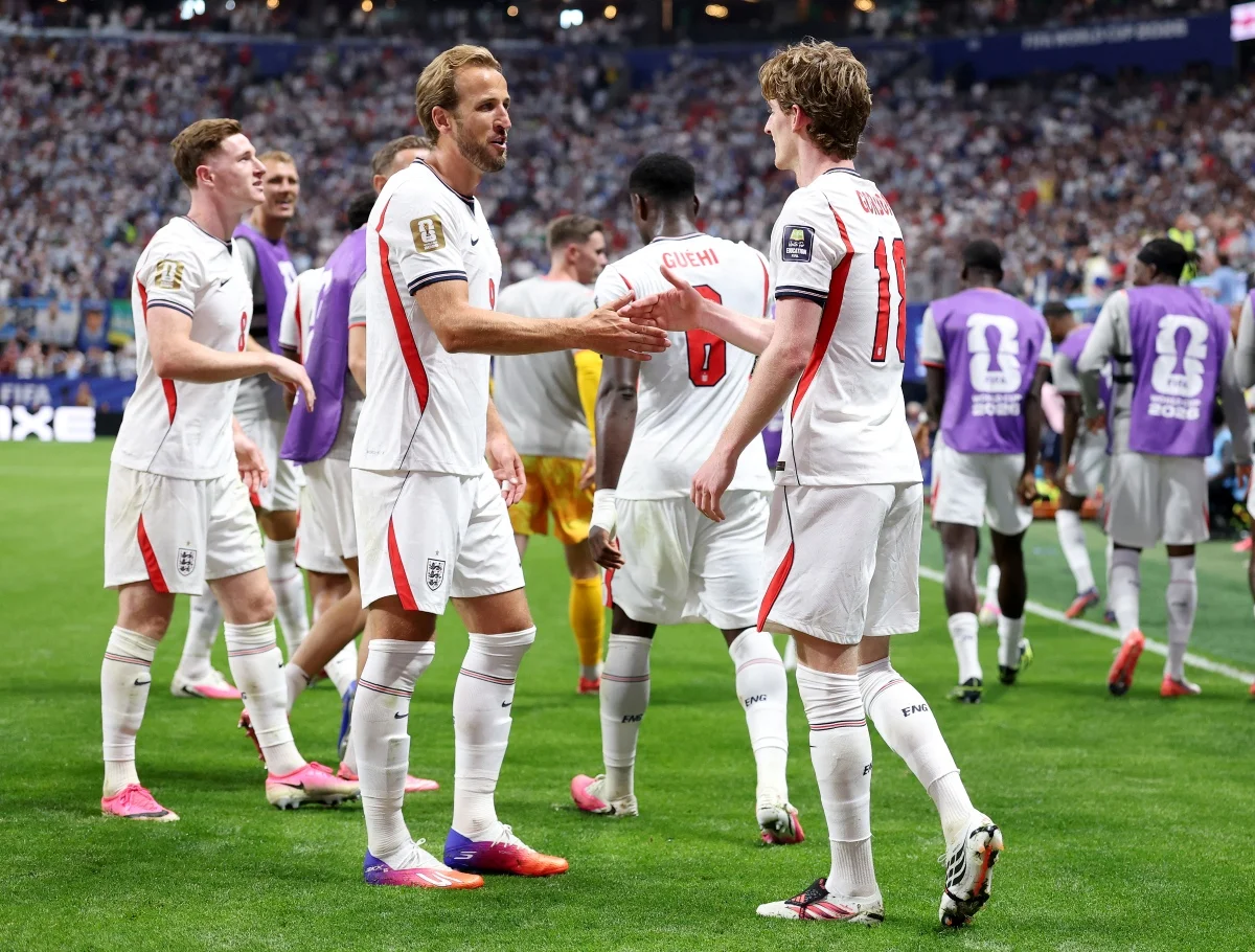 Kane e Gordon comemoram gol da Inglaterra sobre a Argentina Kane e Gordon comemoram gol da Inglaterra sobre a Argentina